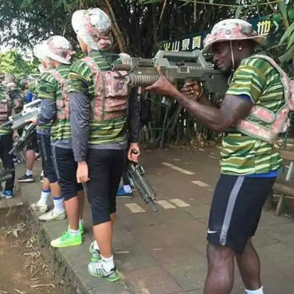 Obafemi Martinz Becomes ‘militant’ In New Photo